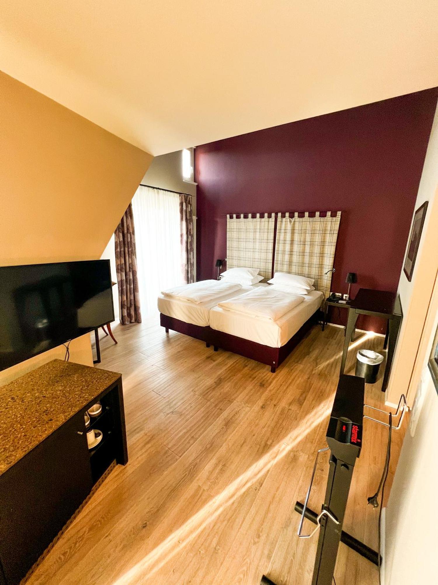 Hotel-Restaurant Schwanen Metzingen  Eksteriør bilde